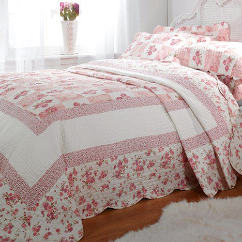 Lille Patchwork Floral Bedspread Pink