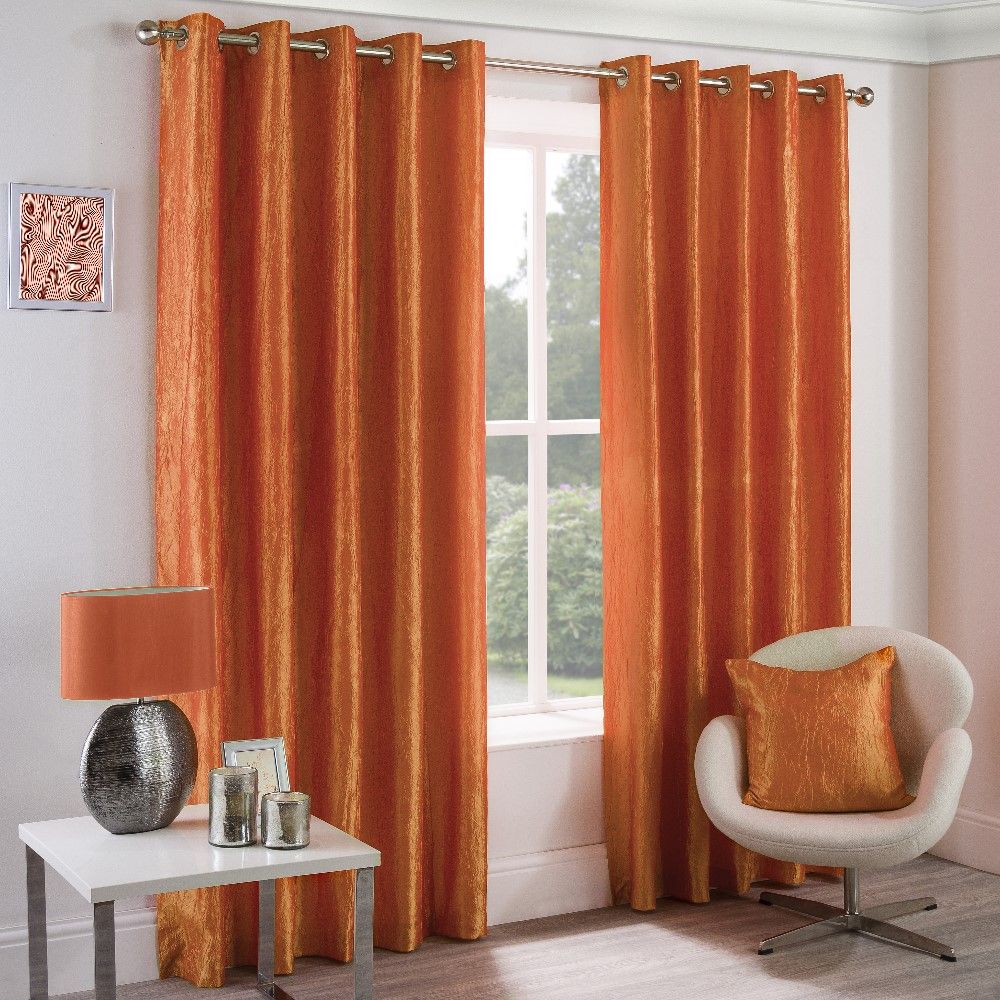 Inspire шторы купить. Оранжевые шторы. Оранжевые занавески. Оранжевые шторы в интерьере. Шторы оранжевые в гостиную.
