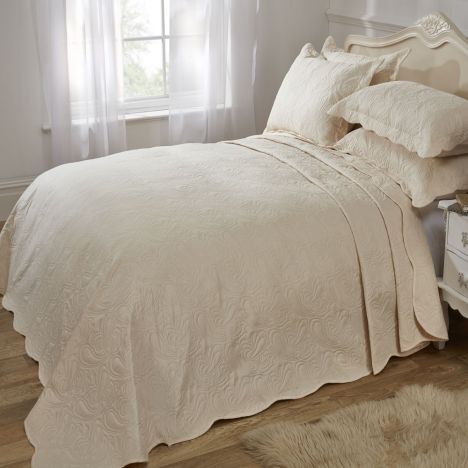 Athena Quilted Paisley Motif Bedspread Set - Cream